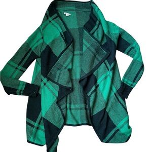 Woman’s Green and Black Open Cardigan